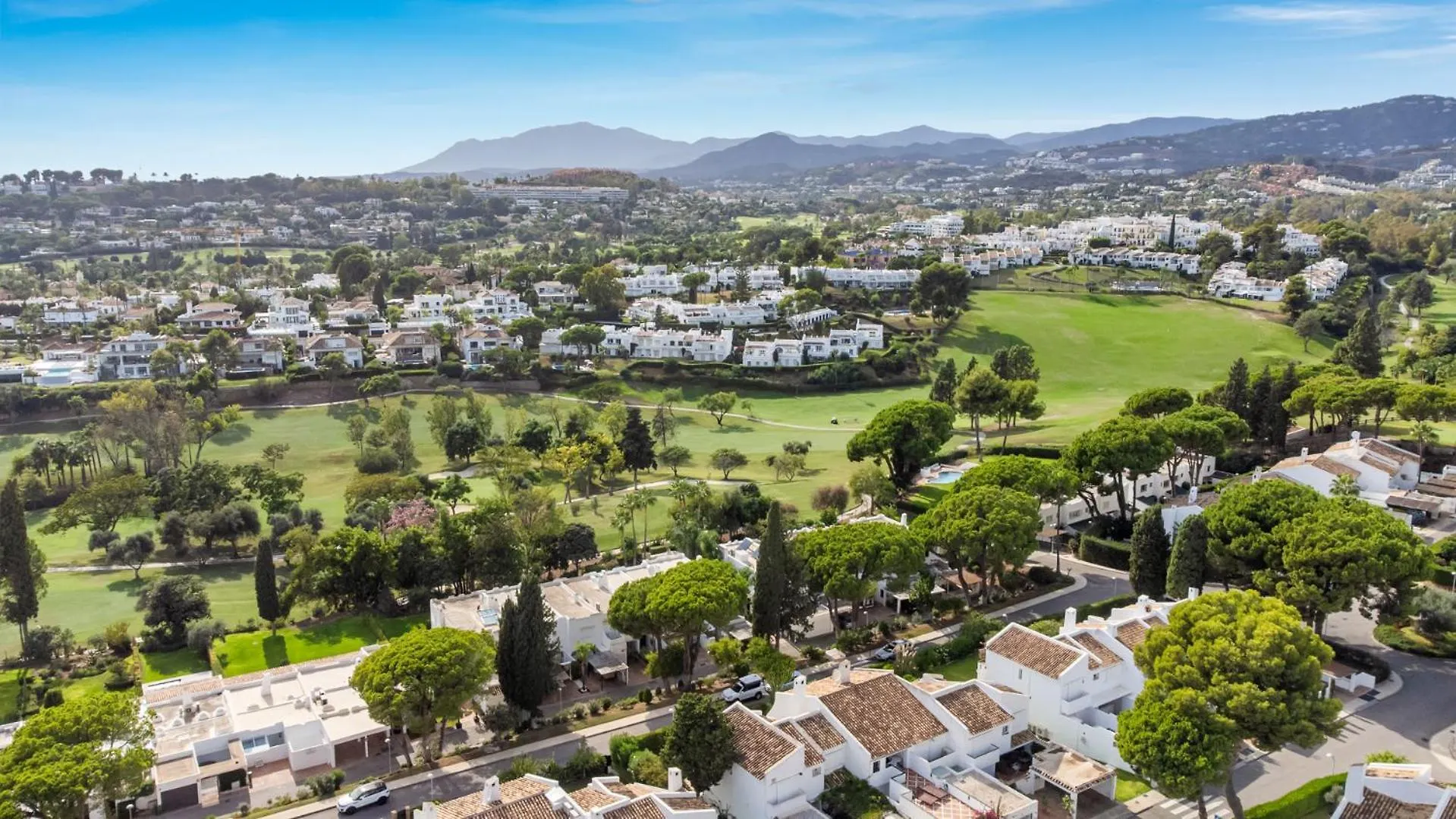 Preciosa Casa En Aloha Golf Villa Marbella 0*,