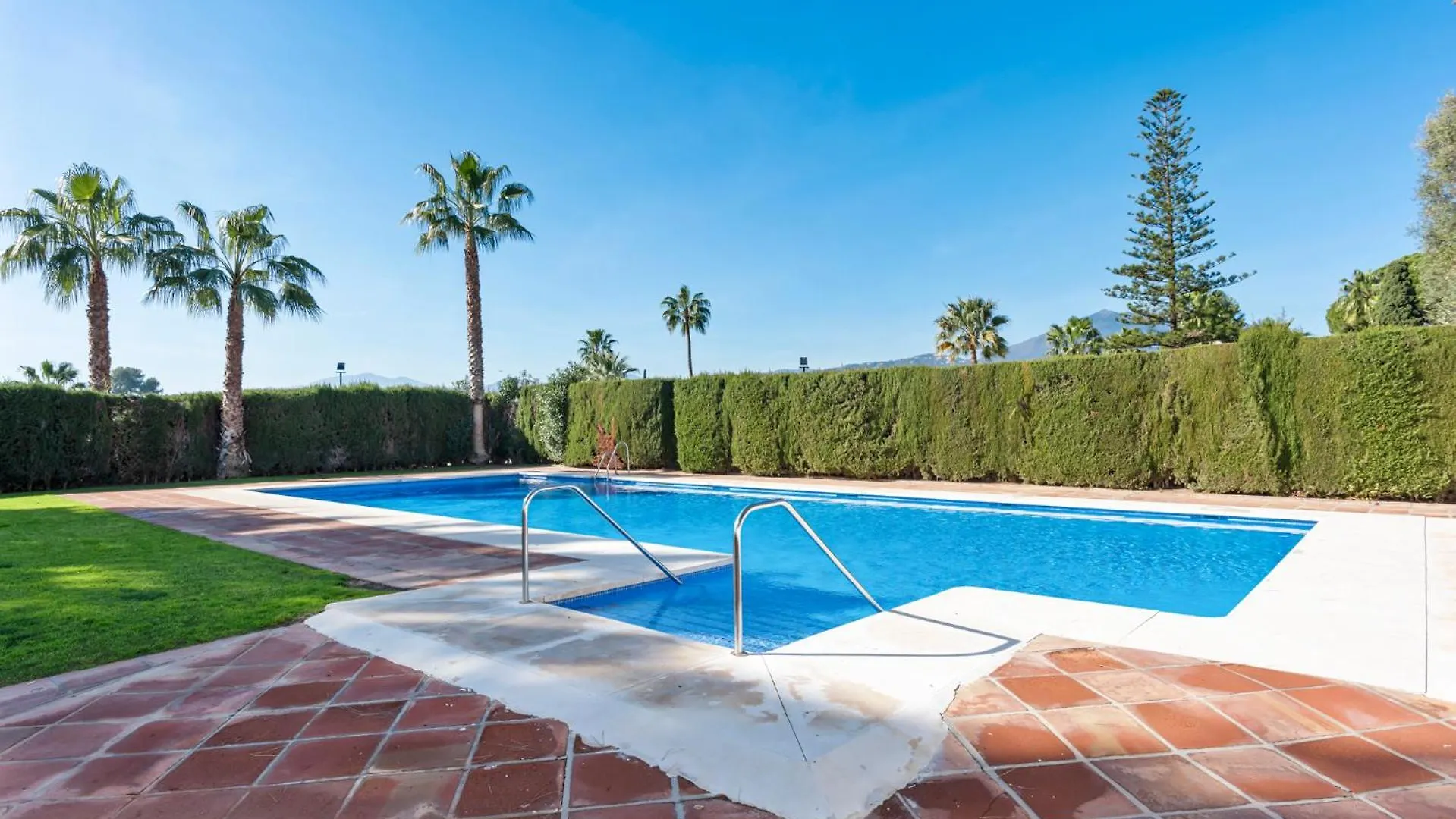 Preciosa Casa En Aloha Golf Villa Marbella